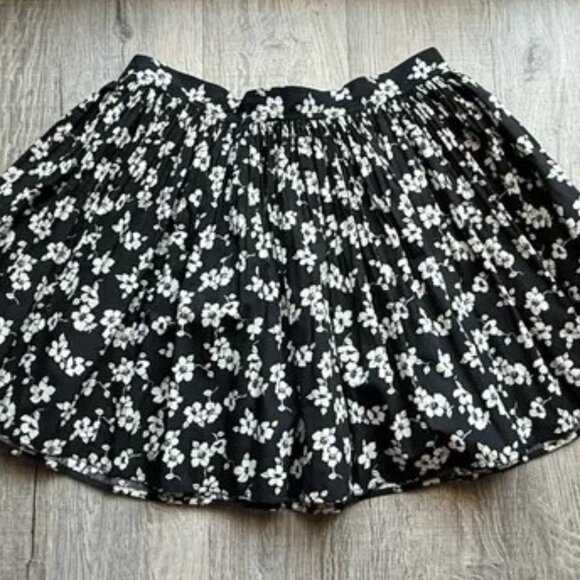 Ralph Lauren Black and White Pleated Skater Mini Skirt - Picture 2 of 3